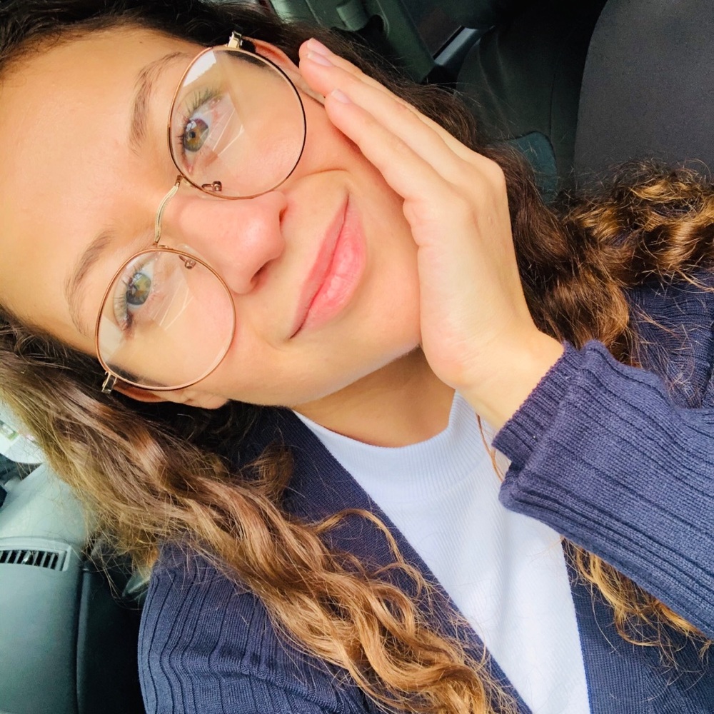 Meet your Posher, Estefany